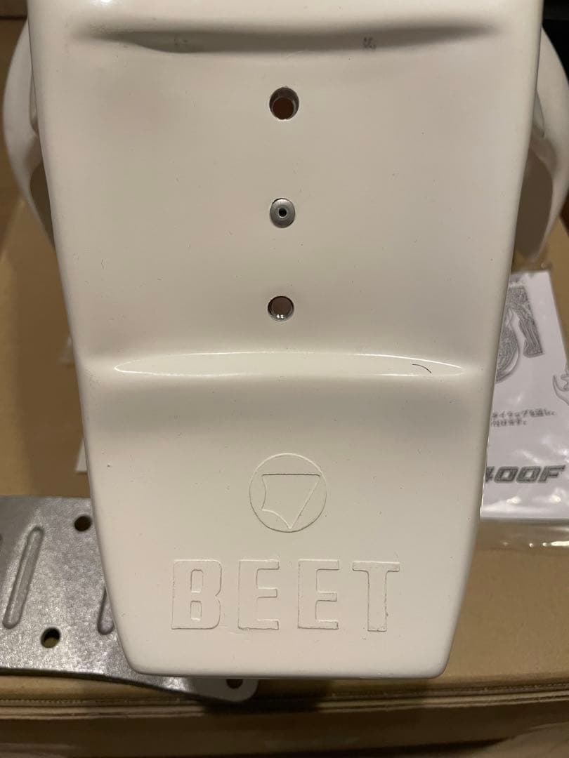 ☆新品未使用BEET CBR400F フロントフェンダー　純正　送料込み　vt