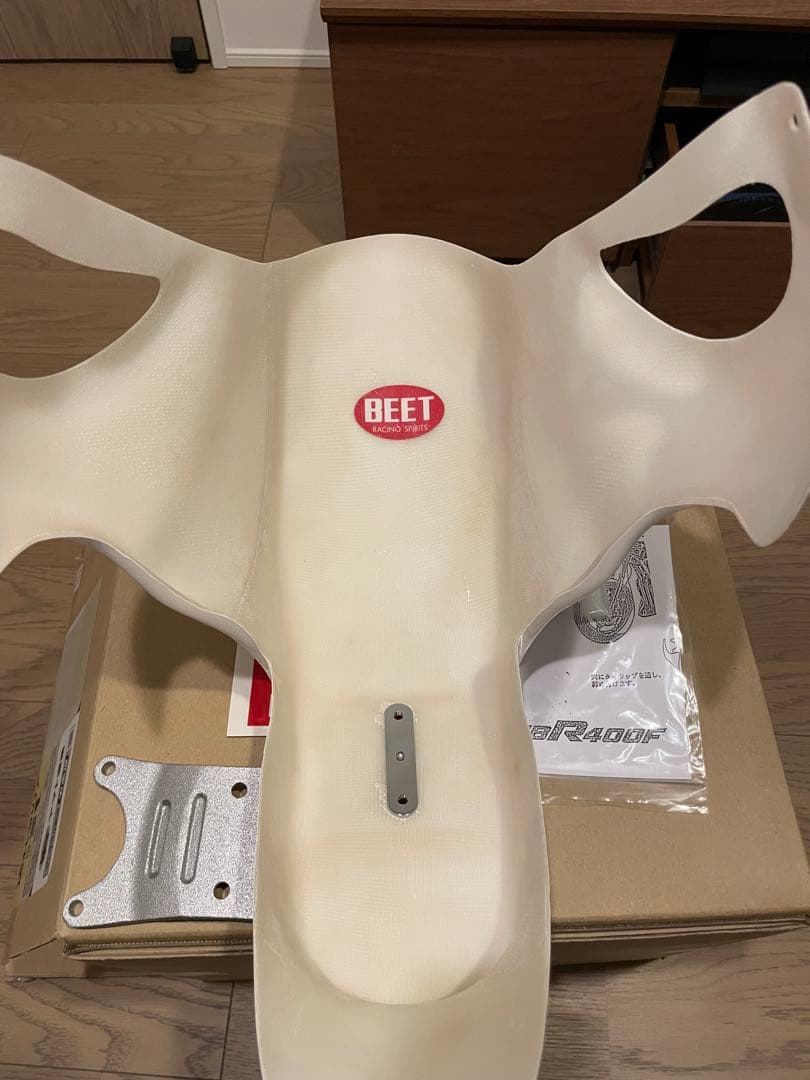 ☆新品未使用BEET CBR400F フロントフェンダー　純正　送料込み　vt