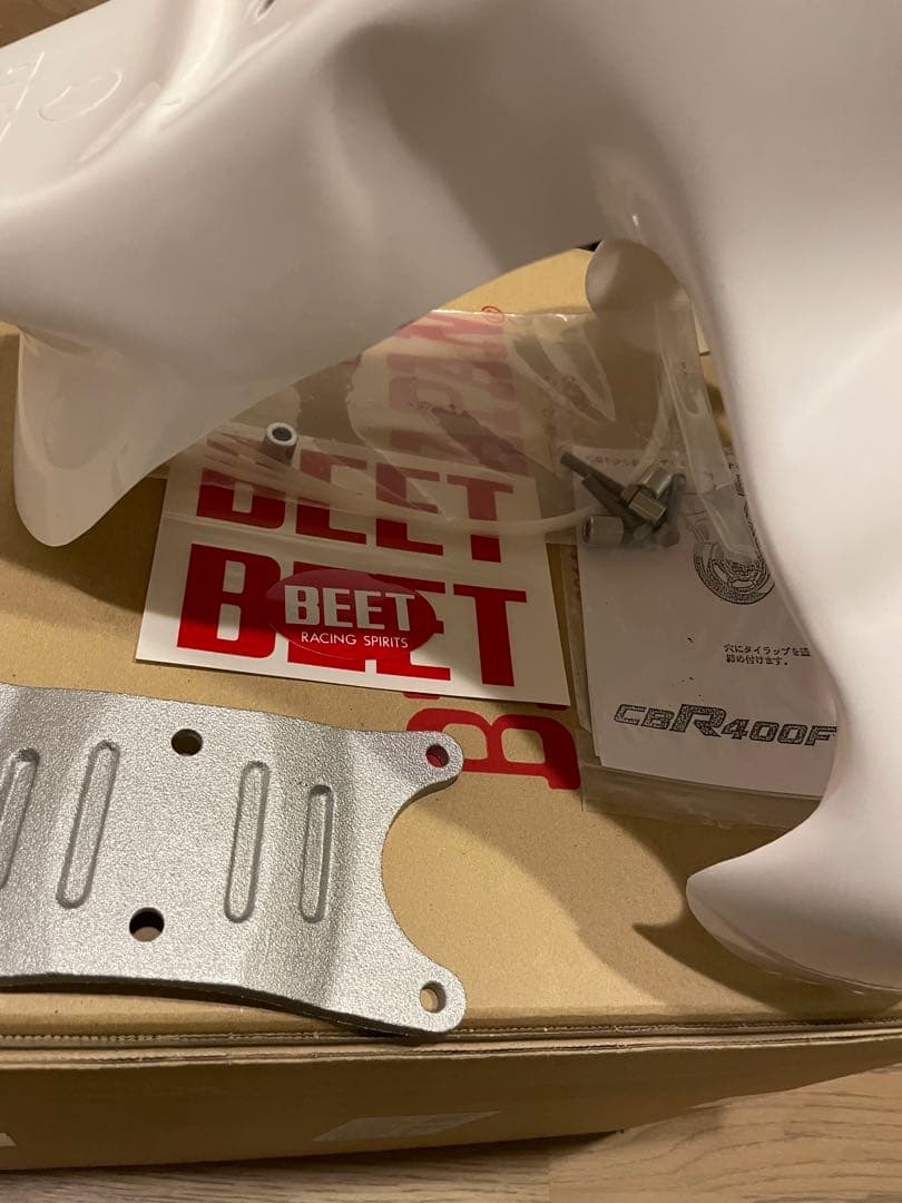 ☆新品未使用BEET CBR400F フロントフェンダー　純正　送料込み　vt