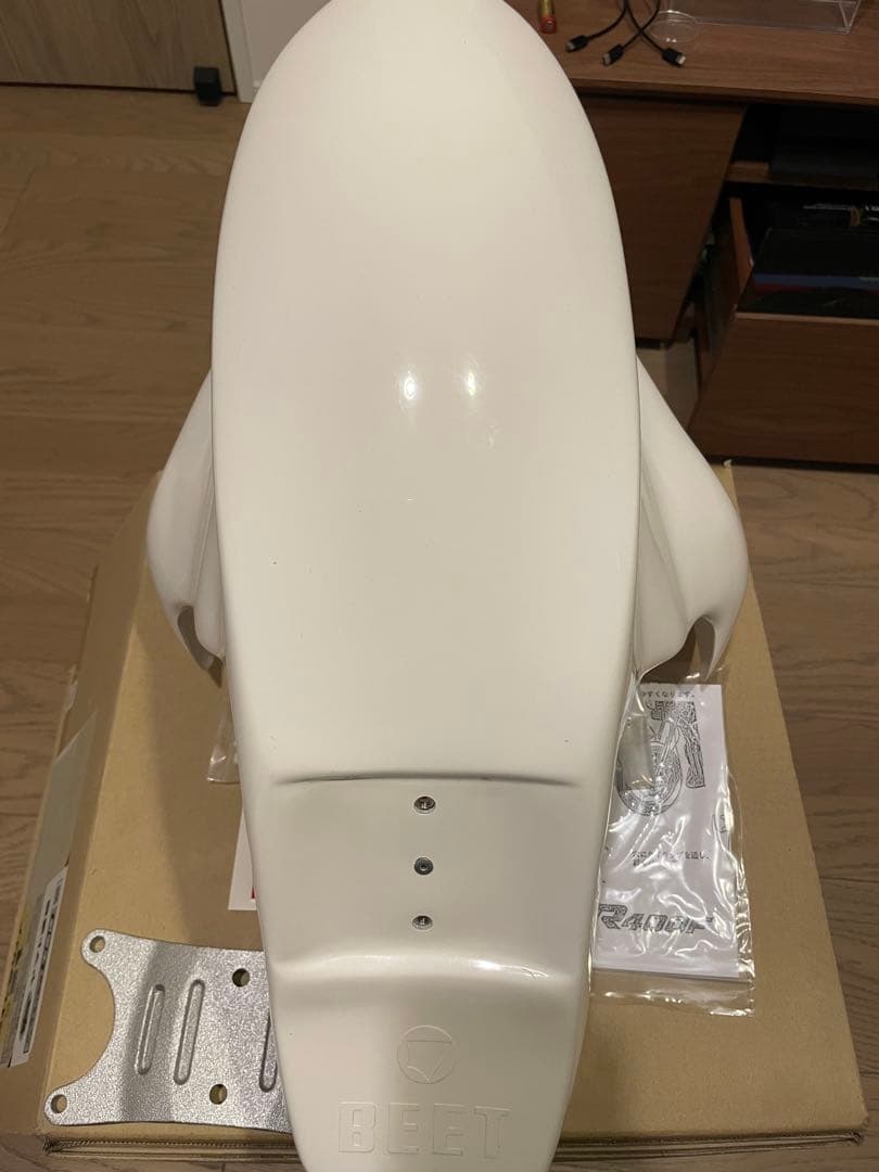 ☆新品未使用BEET CBR400F フロントフェンダー　純正　送料込み　vt
