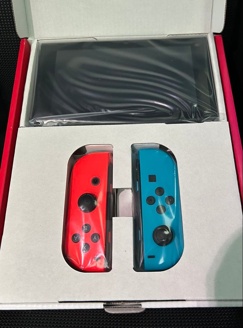 新品Nintendo Switch 本体 ネオンブルー／ネオンレッド