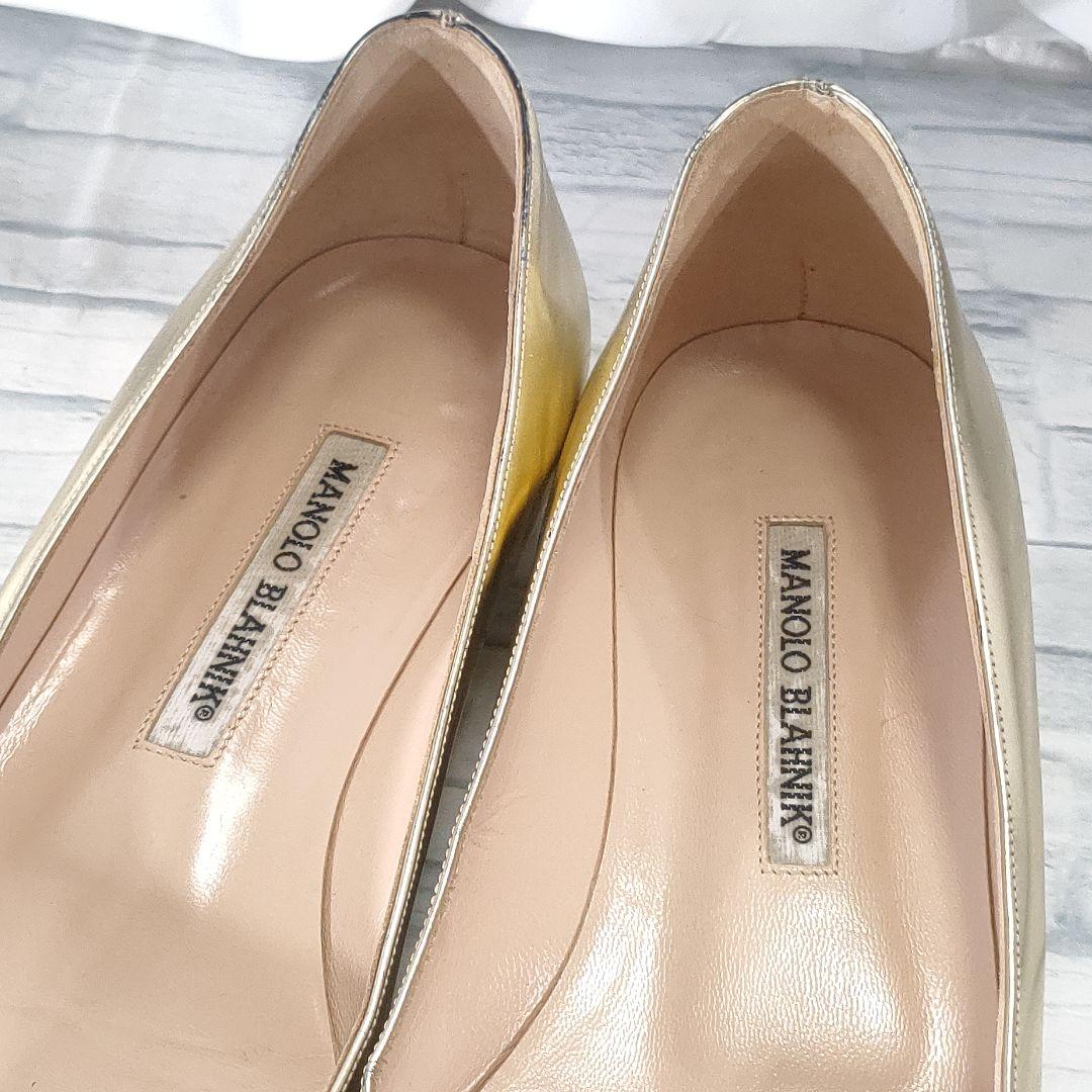 マノロブラニク　フラットパンプス　ゴールド　光沢あり◎　37.5