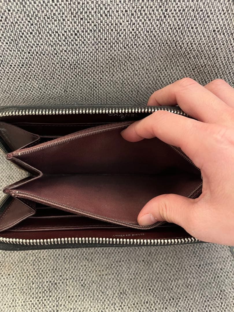 CHANEL キャビアスキン　長財布　レザー　ブラック　シルバー　マトラッセ