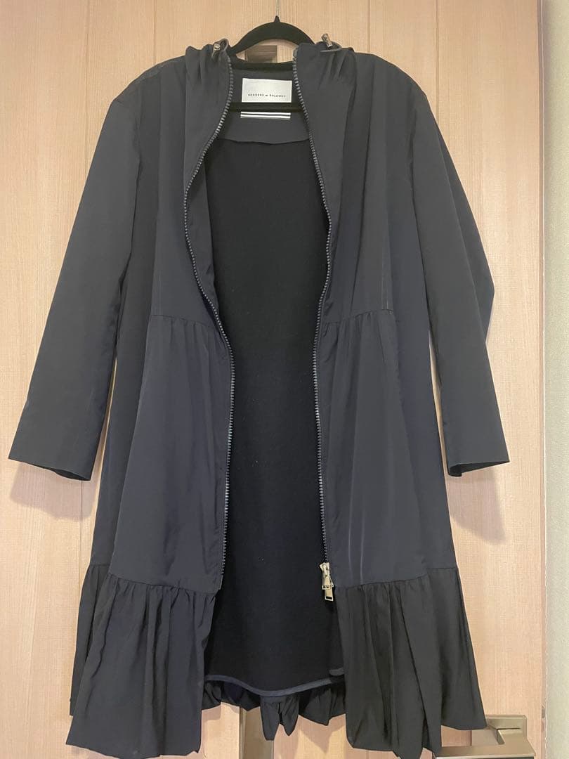 【ボーダーズアットバルコニー】フリル付きロングコート