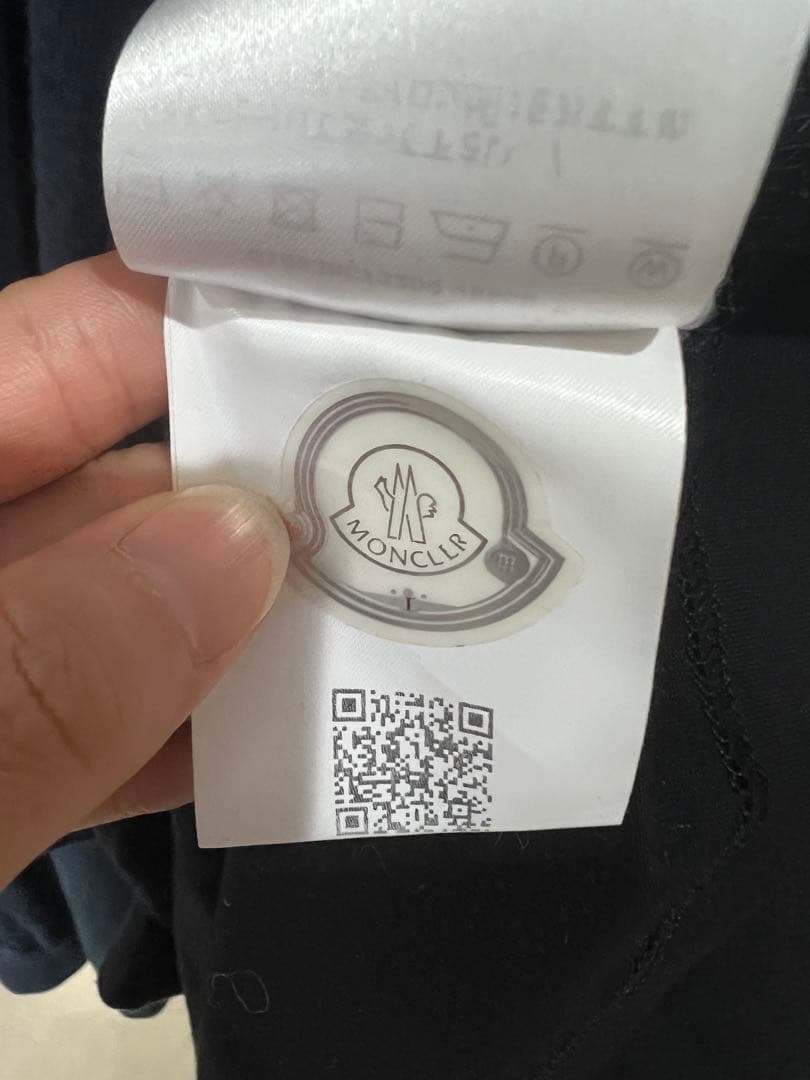 MONCLER ブラック Tシャツ 半袖