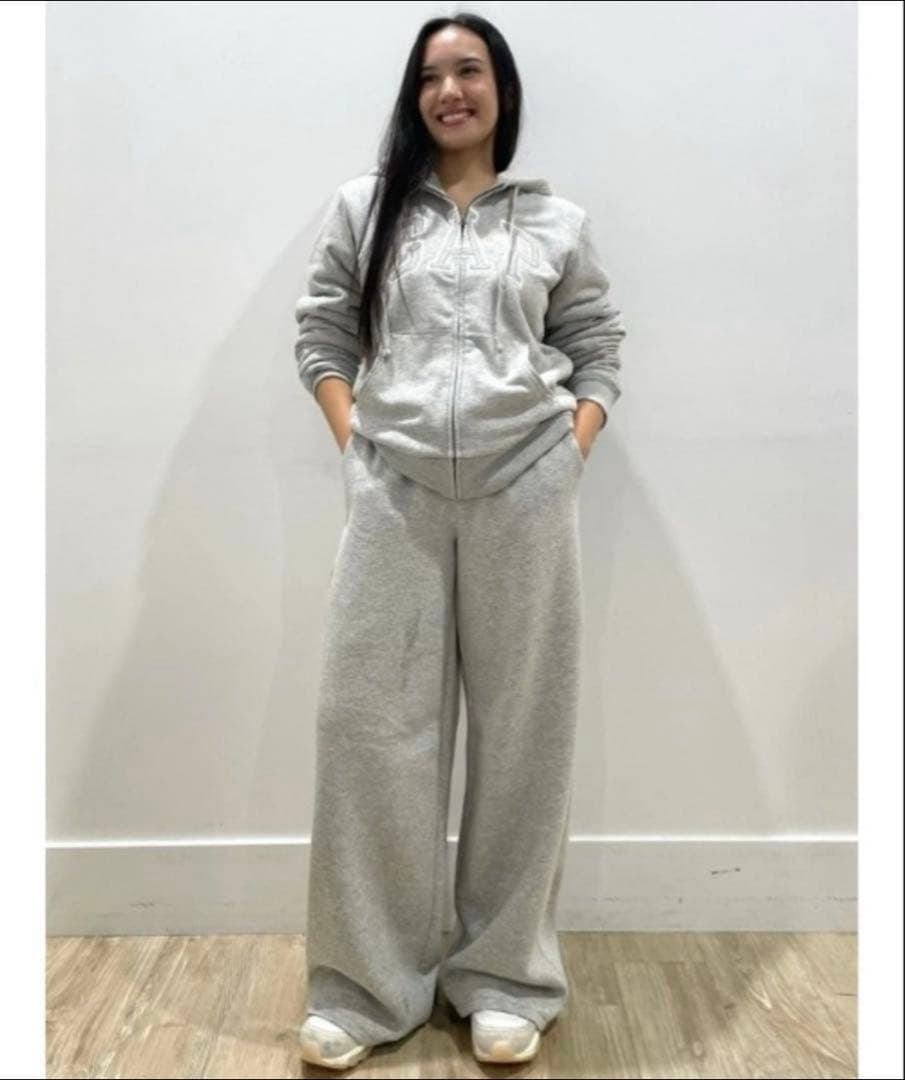 【入手困難】ꕥ新品ꕥ完売品GAPリラックスフィットロゴ裏ボアジップアップパーカー