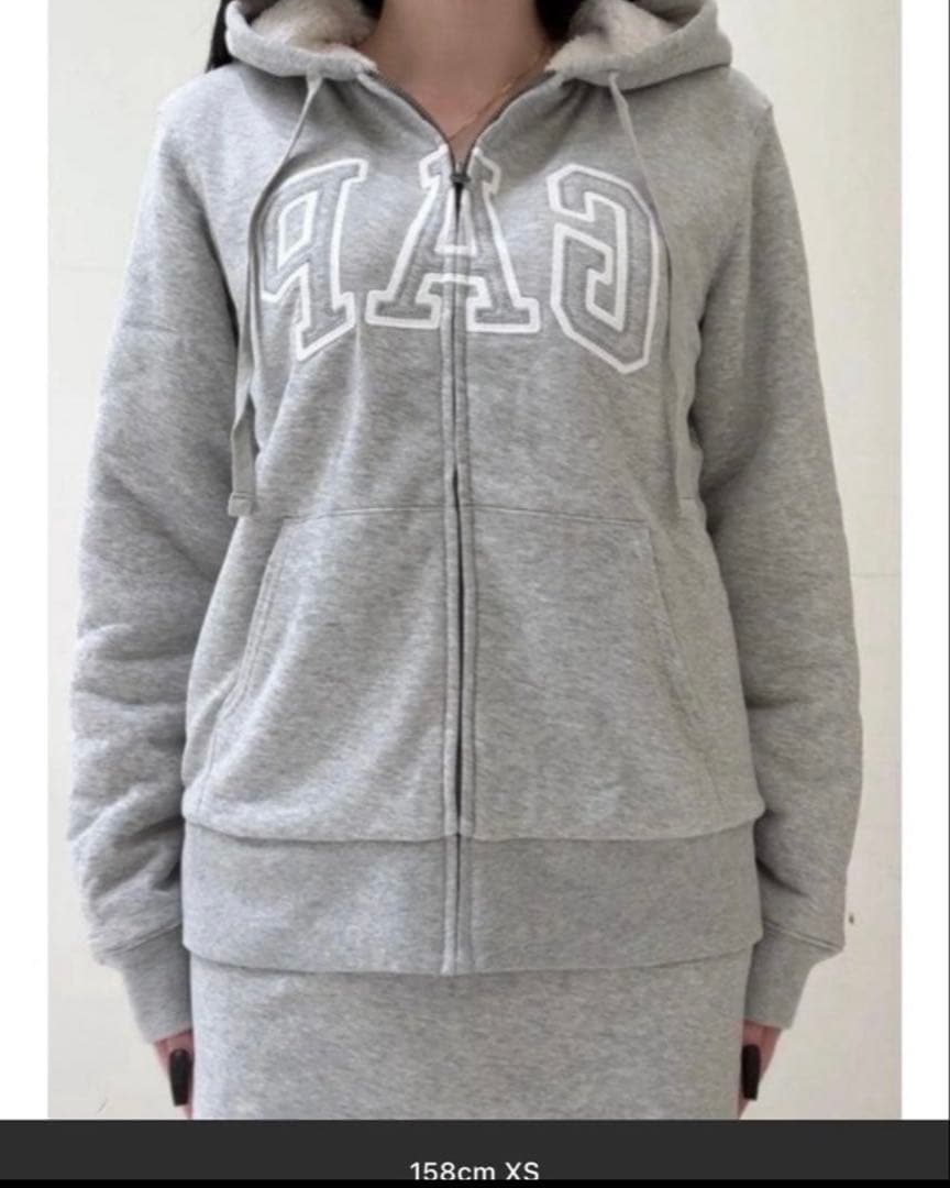 【入手困難】ꕥ新品ꕥ完売品GAPリラックスフィットロゴ裏ボアジップアップパーカー