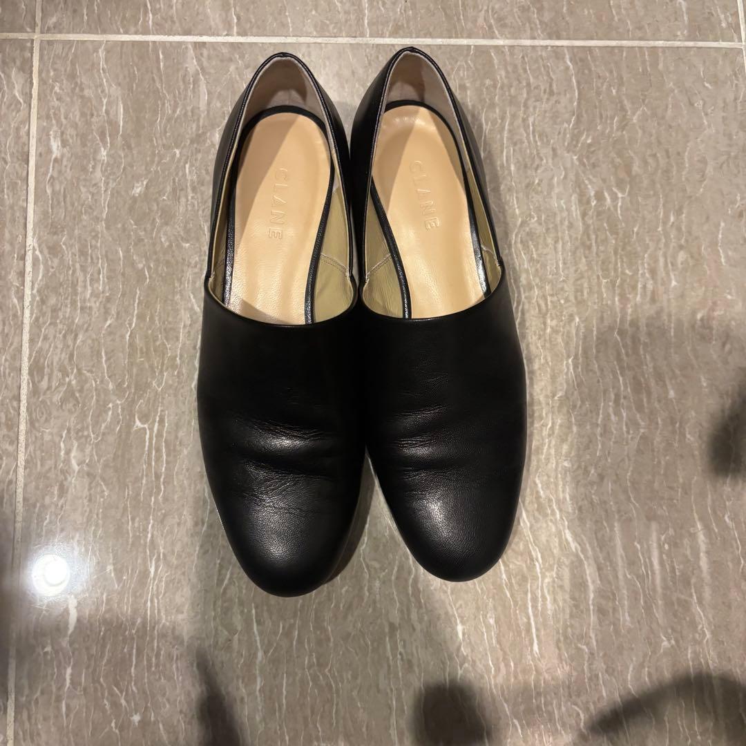 靴 CLANE SIDE CUT STACKED HEEL FLAT SHOES