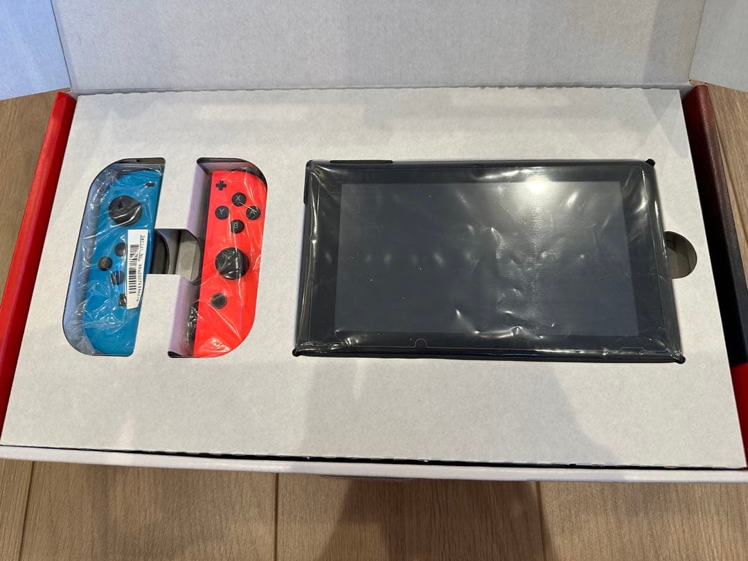 【美品】Switch本体×保護シール付き×人気ソフト8本×プロコン×SDカード