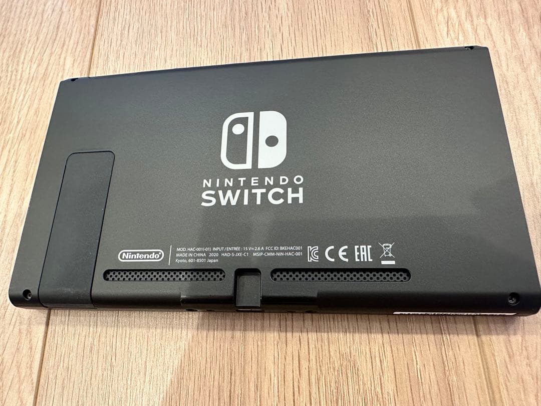 【美品】Switch本体×保護シール付き×人気ソフト8本×プロコン×SDカード