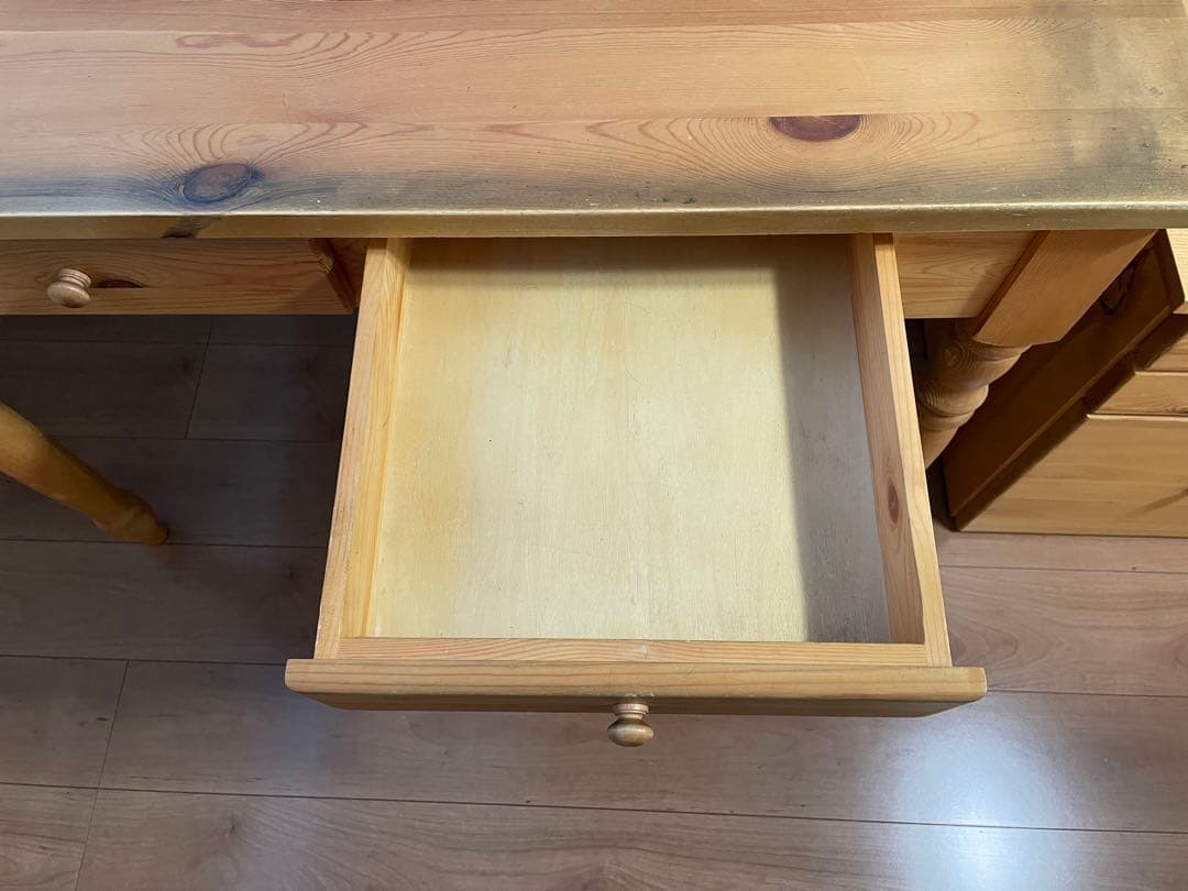 カントリー調の学習机