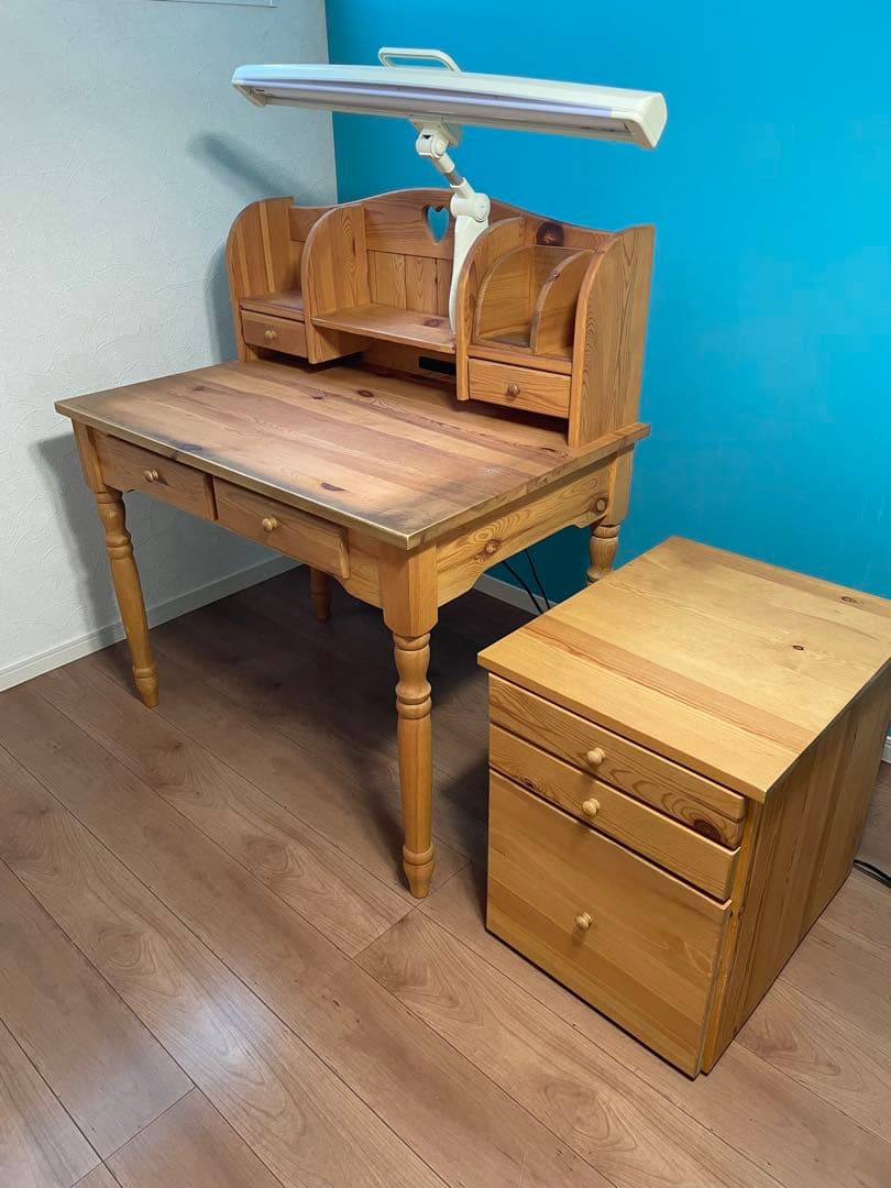 カントリー調の学習机