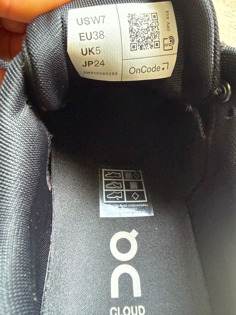 On Cloud ブラック スニーカー