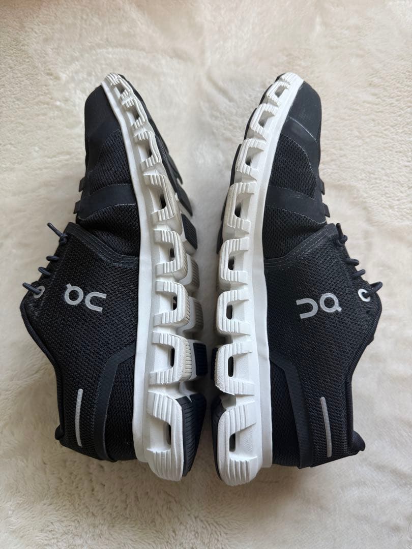On Cloud ブラック スニーカー