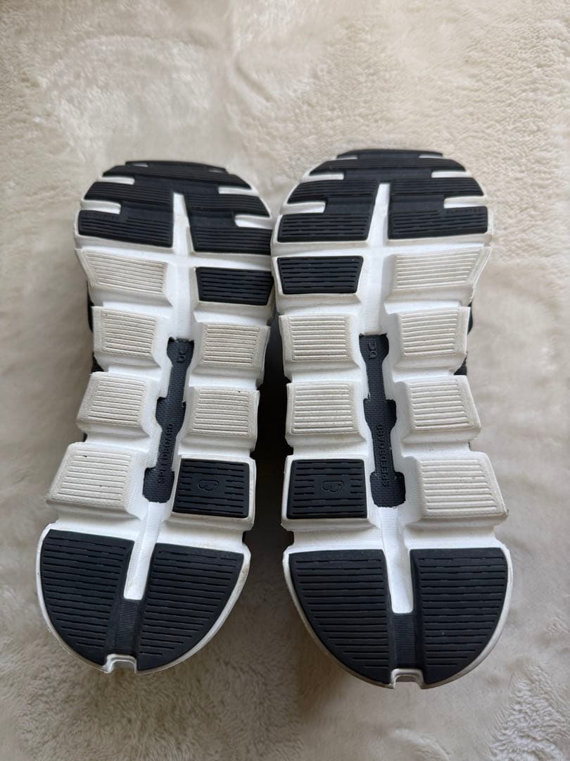 On Cloud ブラック スニーカー