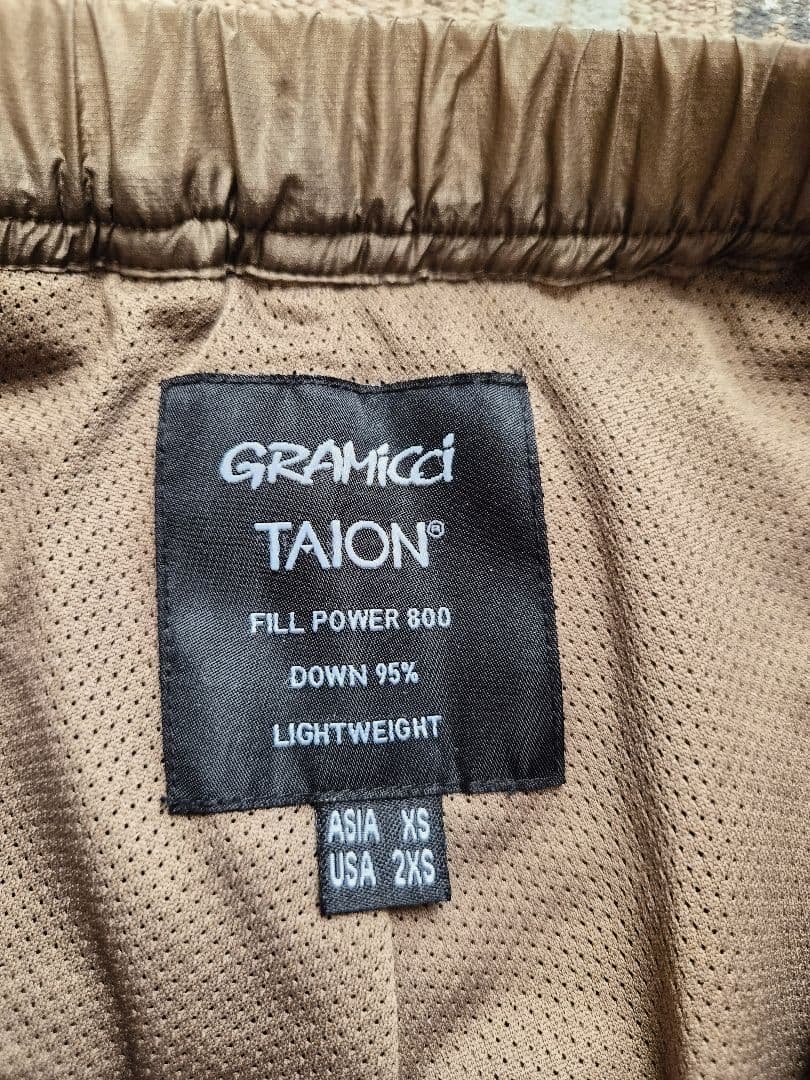 GRAMICCI×TAION コラボダウンセットアップベスト&パンツモカカーキ