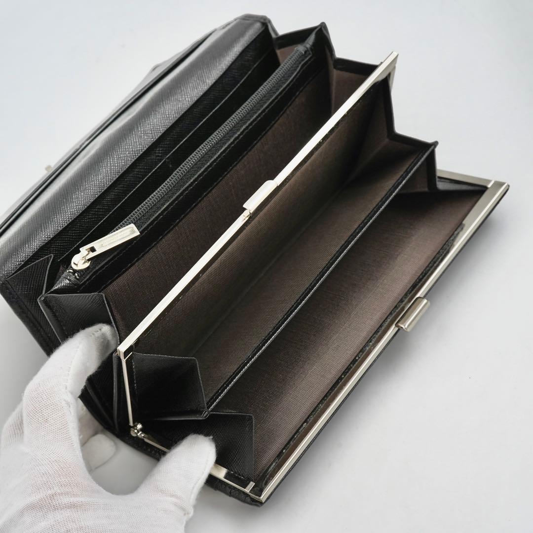 【未使用に近い】Burberry ノバチェック　エンボス　がま口　ファスナー