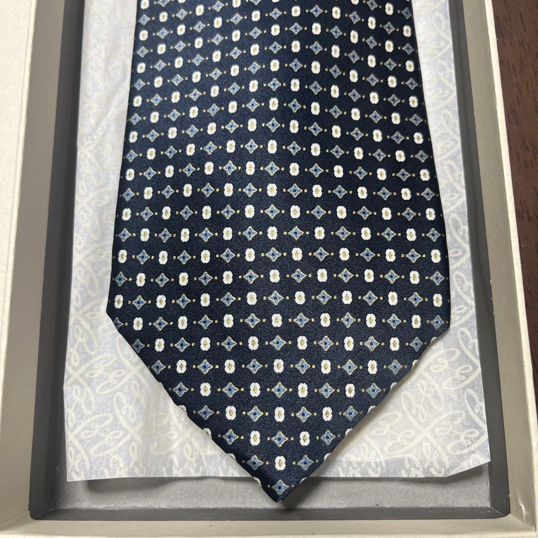 美品　ブリオーニ　ネクタイ　黒　ドット　シルク
