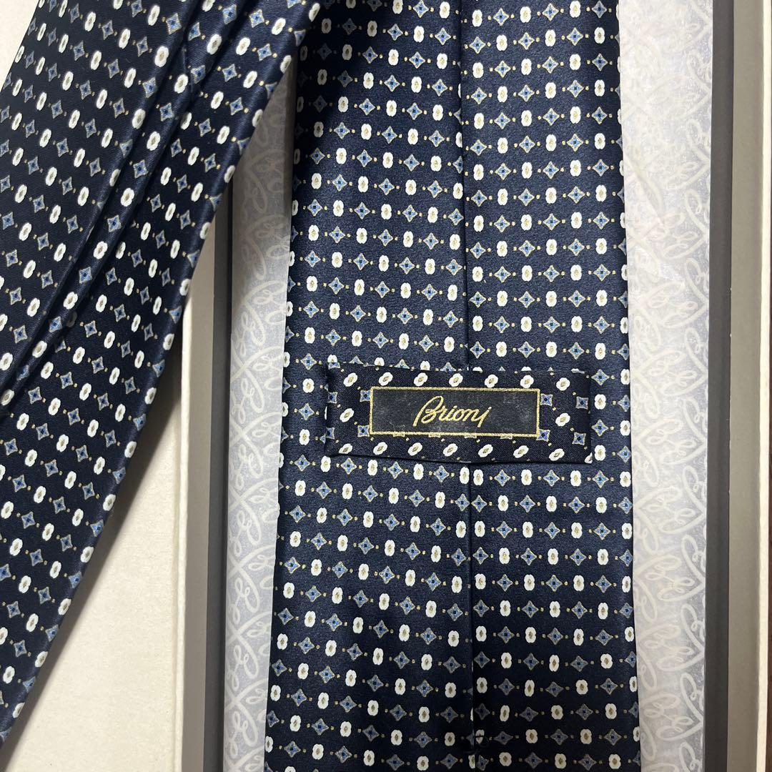 美品　ブリオーニ　ネクタイ　黒　ドット　シルク