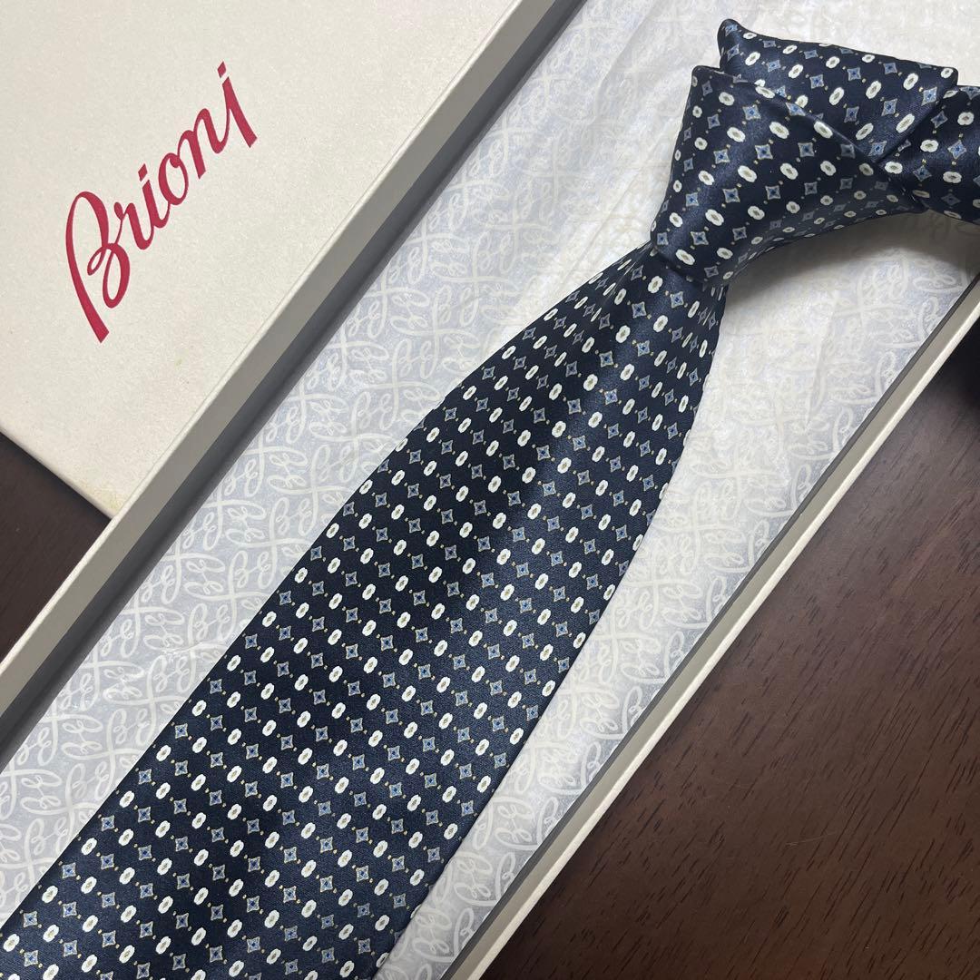 美品　ブリオーニ　ネクタイ　黒　ドット　シルク