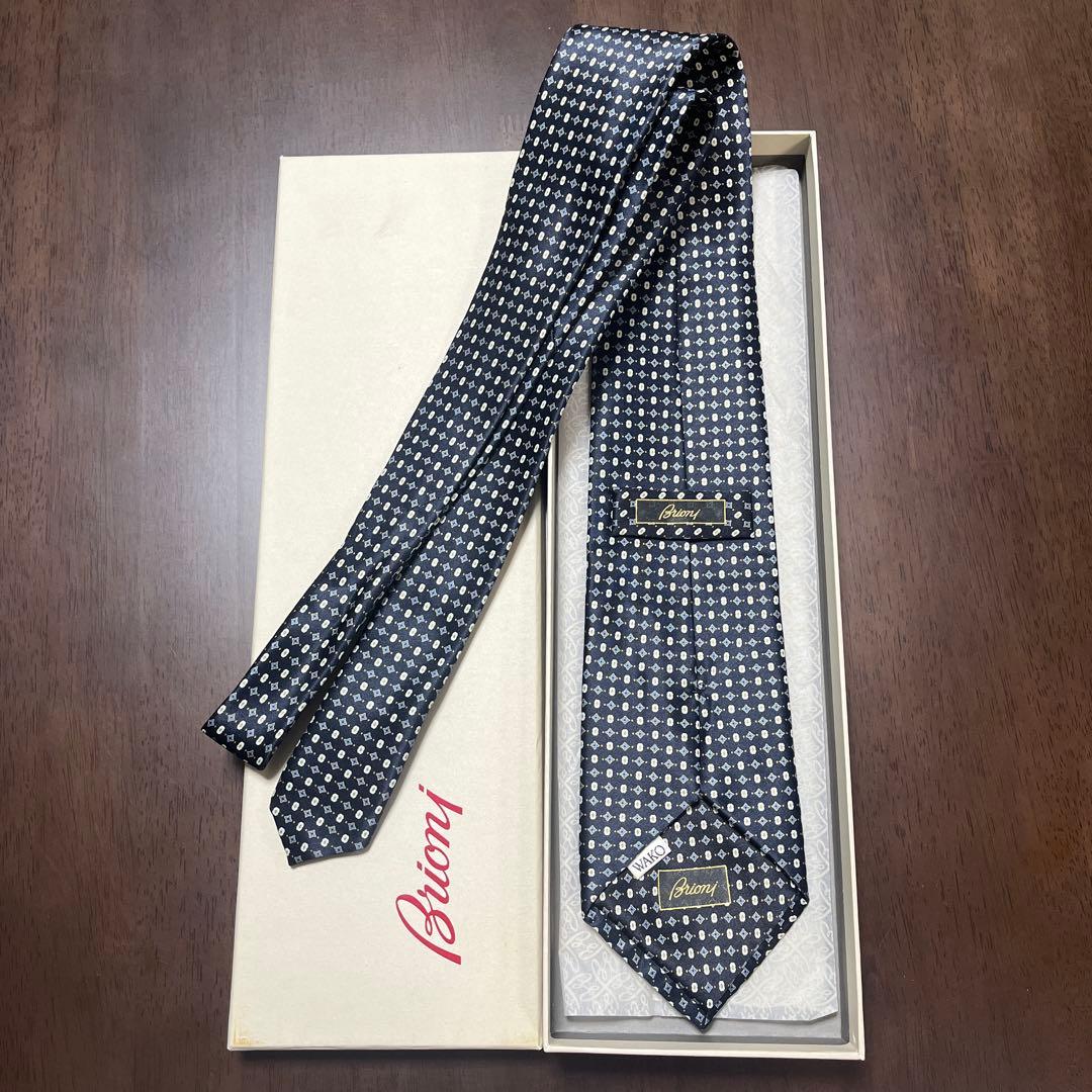 美品　ブリオーニ　ネクタイ　黒　ドット　シルク