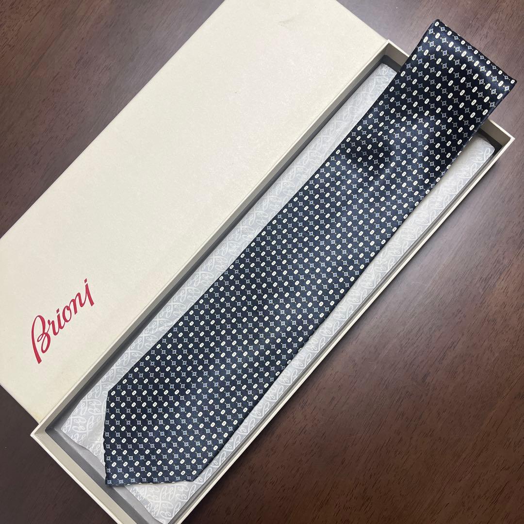 美品　ブリオーニ　ネクタイ　黒　ドット　シルク