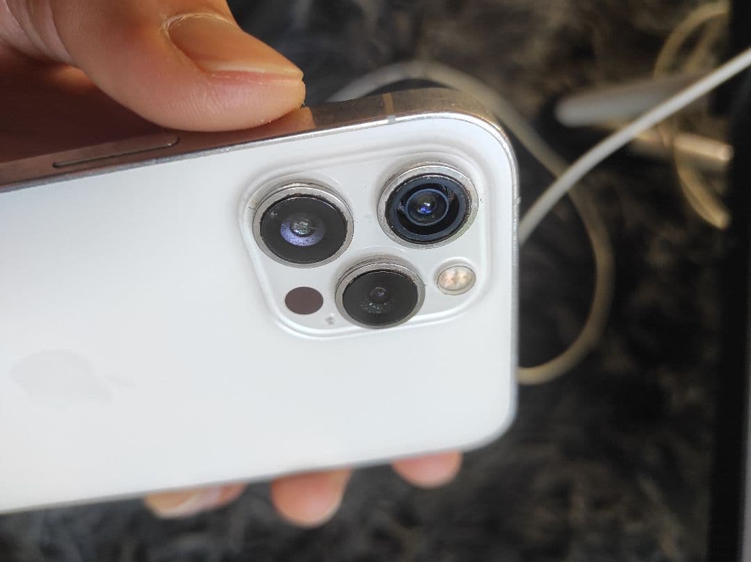 iPhone 12 Pro Max ( ジャンク) 画面ひび割れ 充電中