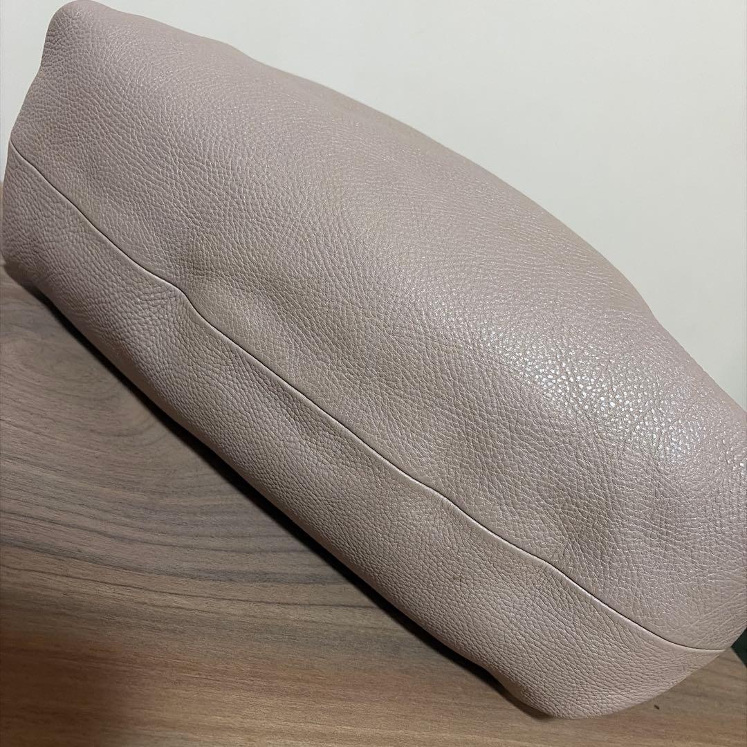 美品⭐︎サルバトーレフェラガモ ワンショルダー　バッグ　グレージュ