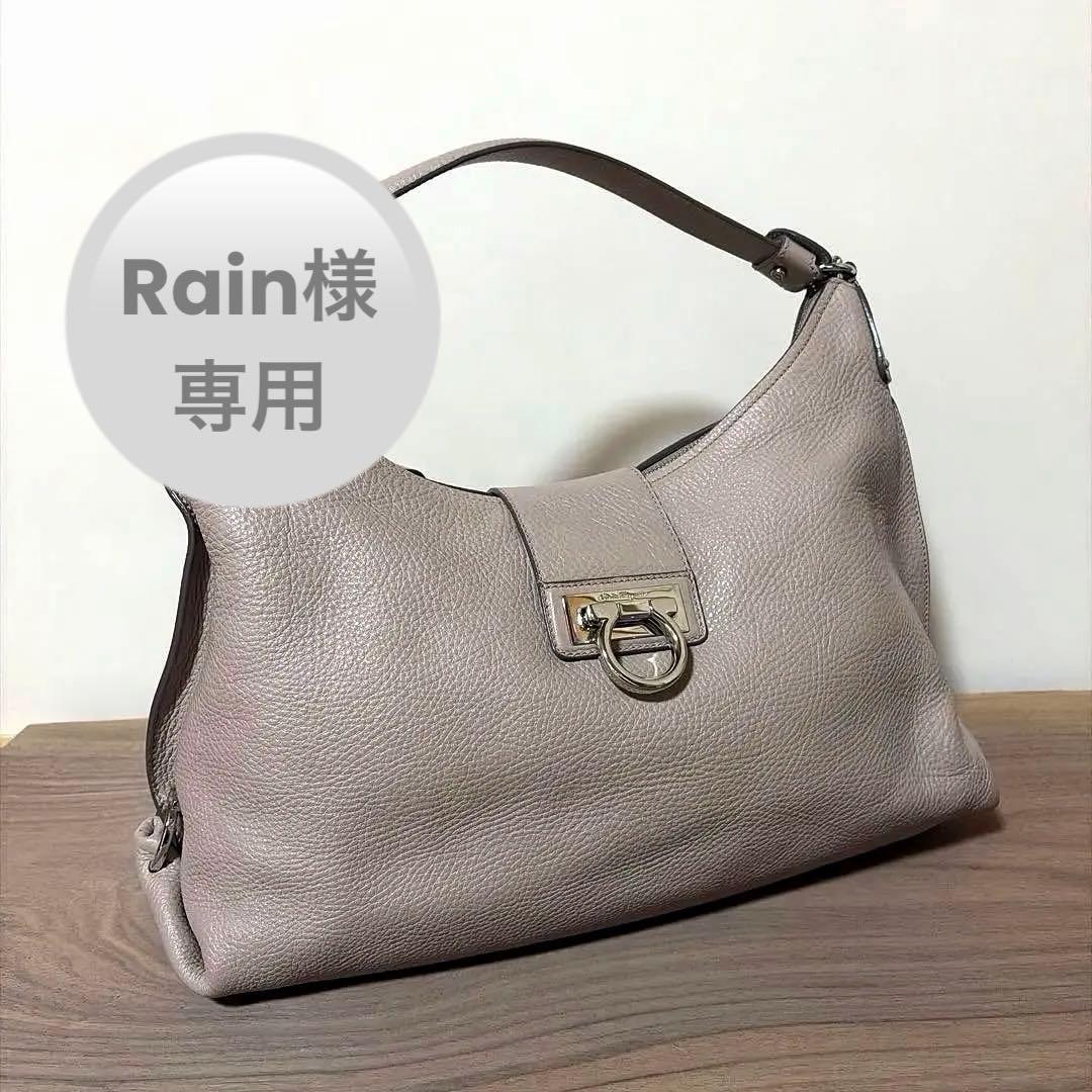 美品⭐︎サルバトーレフェラガモ ワンショルダー　バッグ　グレージュ