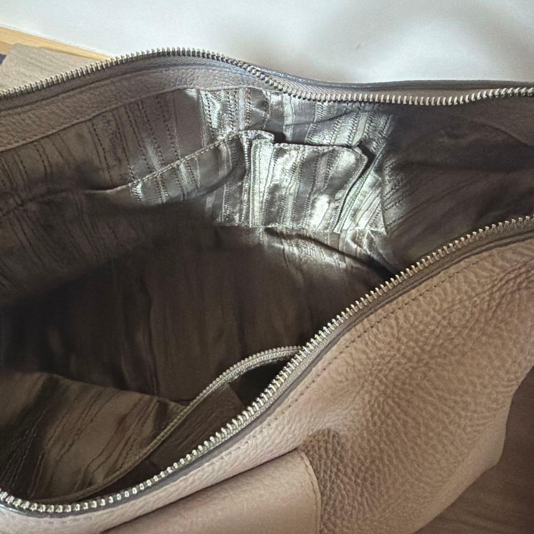 美品⭐︎サルバトーレフェラガモ ワンショルダー　バッグ　グレージュ