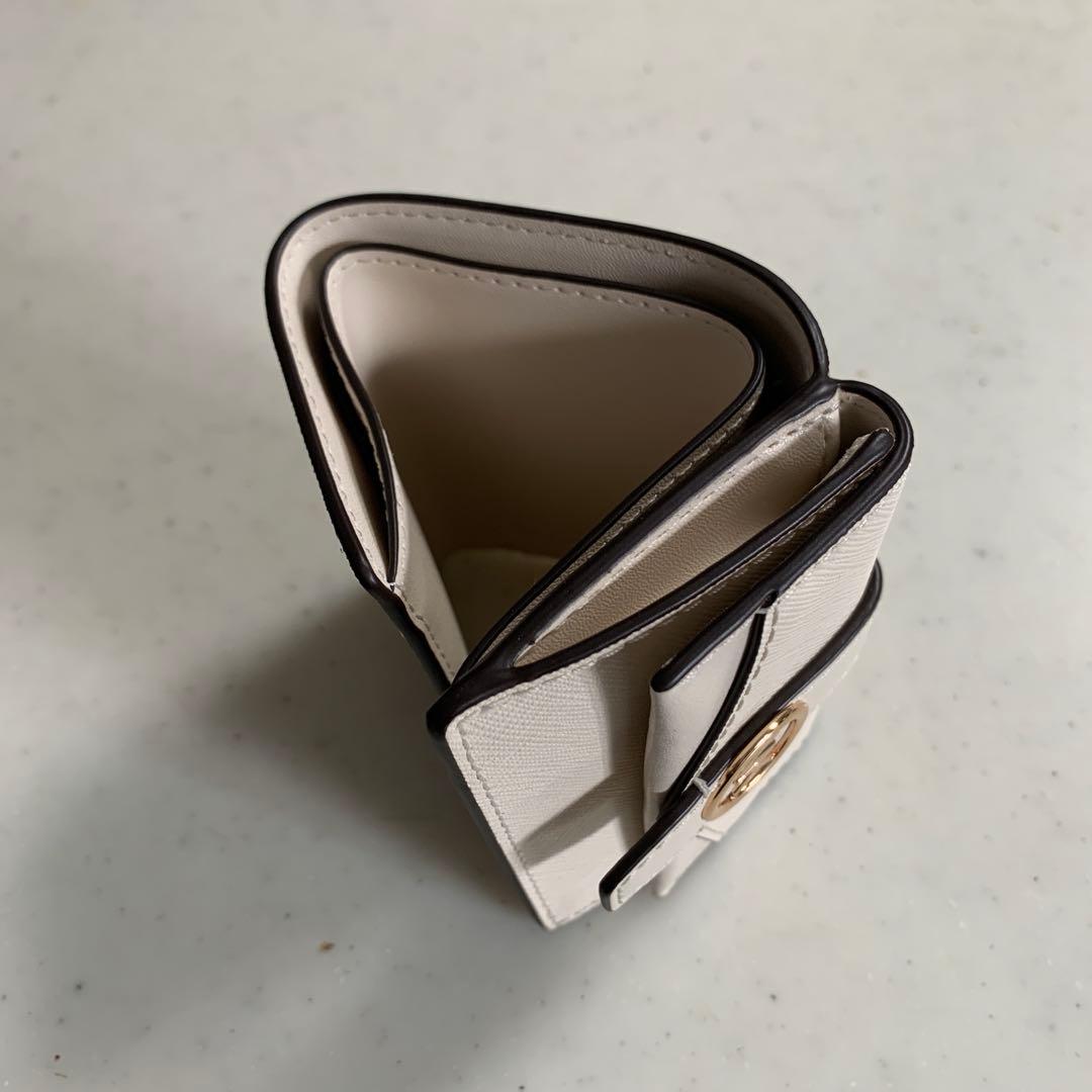 MICHALE KORS 新品未使用　三つ折り財布　ホワイト