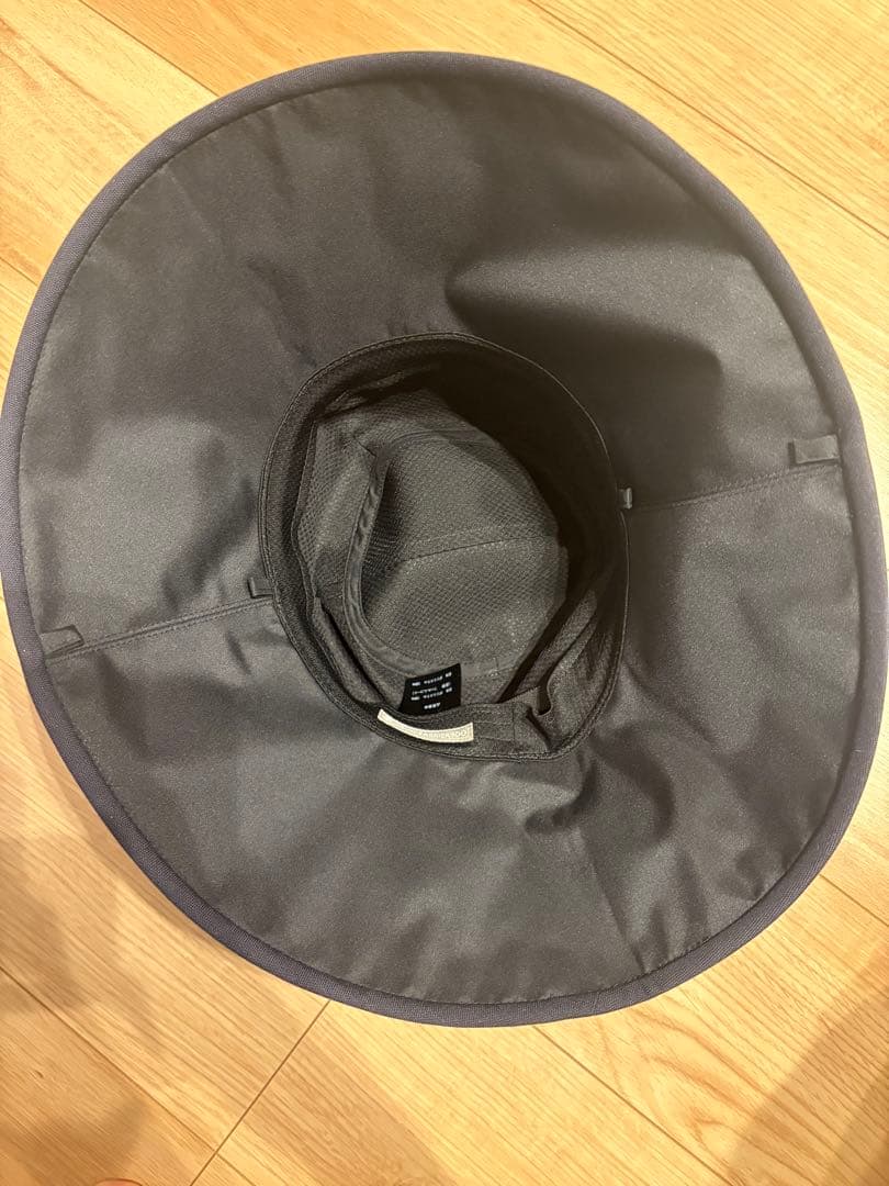 サンバリア100 ナチュラルハットとハットストラップ　ネイビーMサイズ