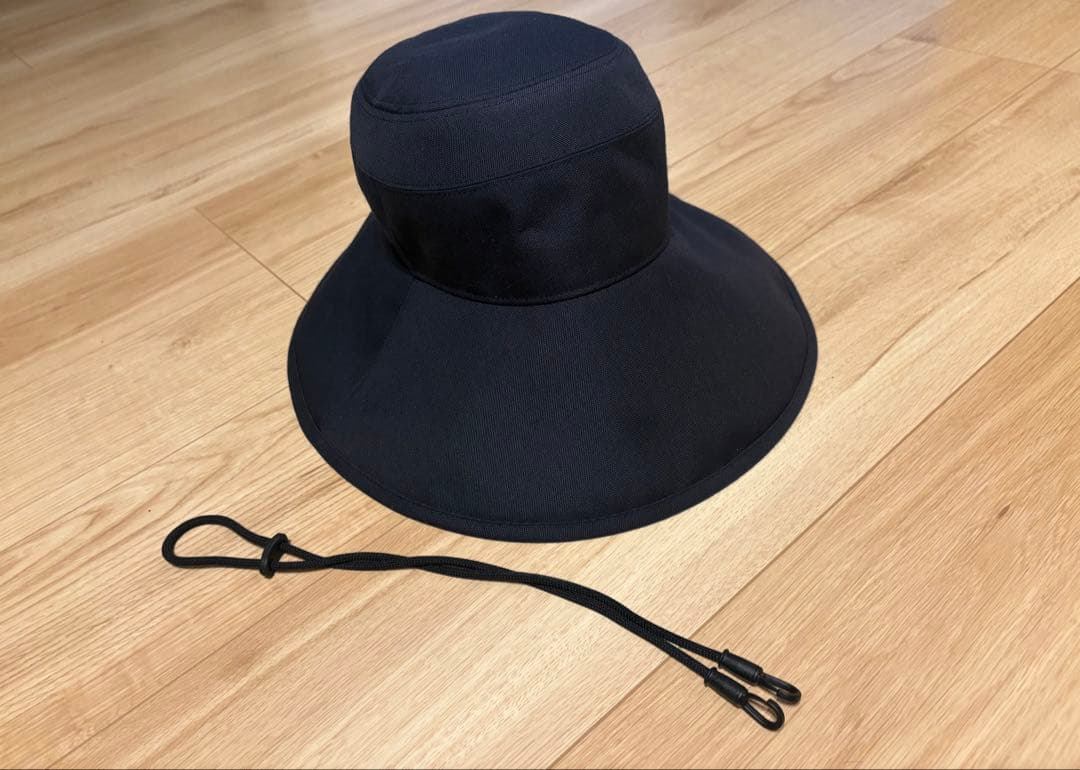 サンバリア100 ナチュラルハットとハットストラップ　ネイビーMサイズ