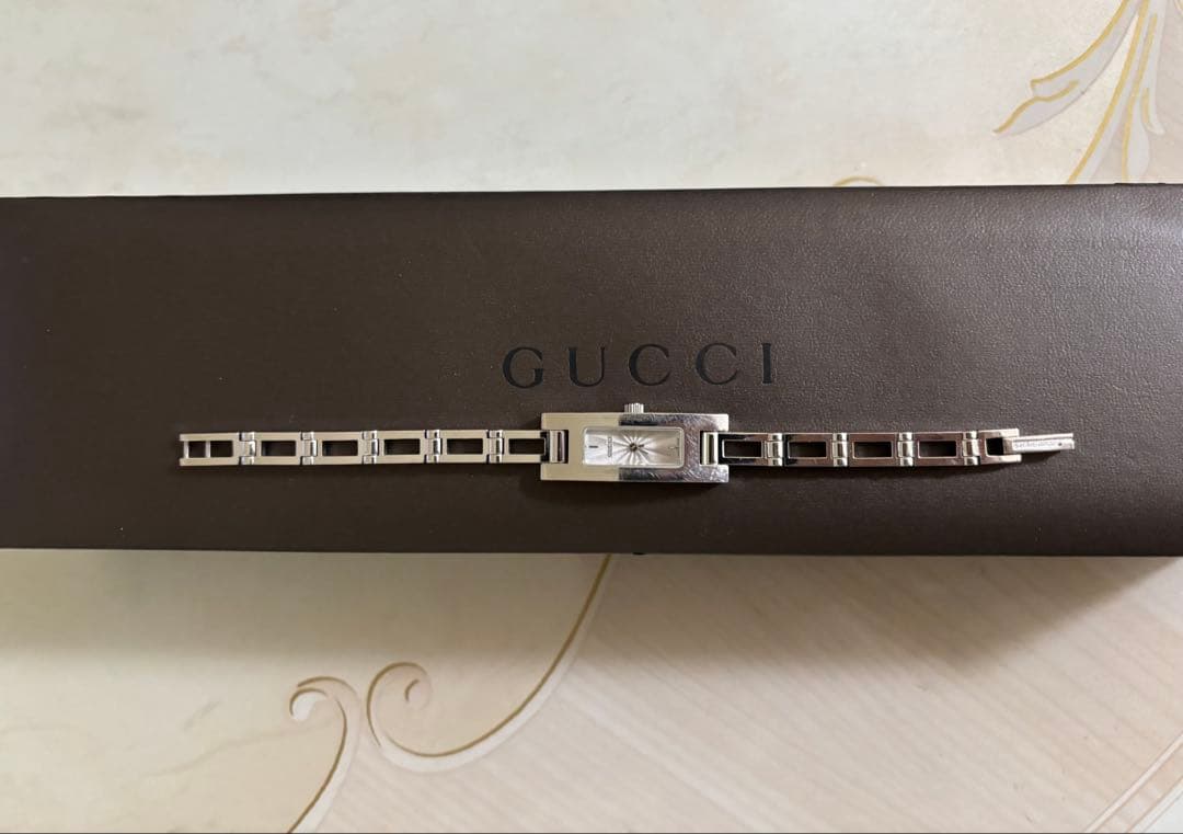 GUCCI グッチ 腕時計　ブレスレットタイプ