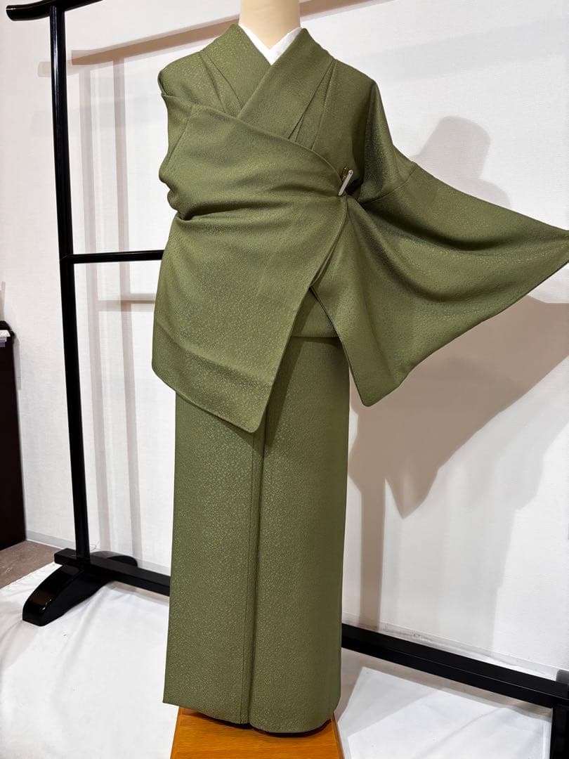 色無地　袷　紋なし　モスグリーン　身丈161 裄丈68 身幅広め　k1301