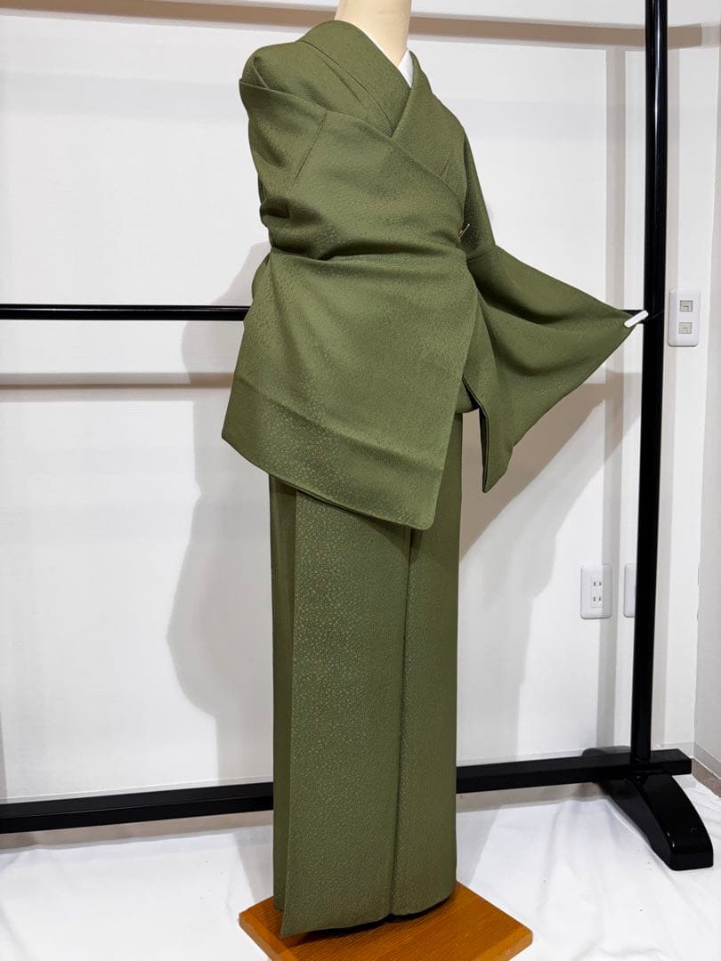 色無地　袷　紋なし　モスグリーン　身丈161 裄丈68 身幅広め　k1301