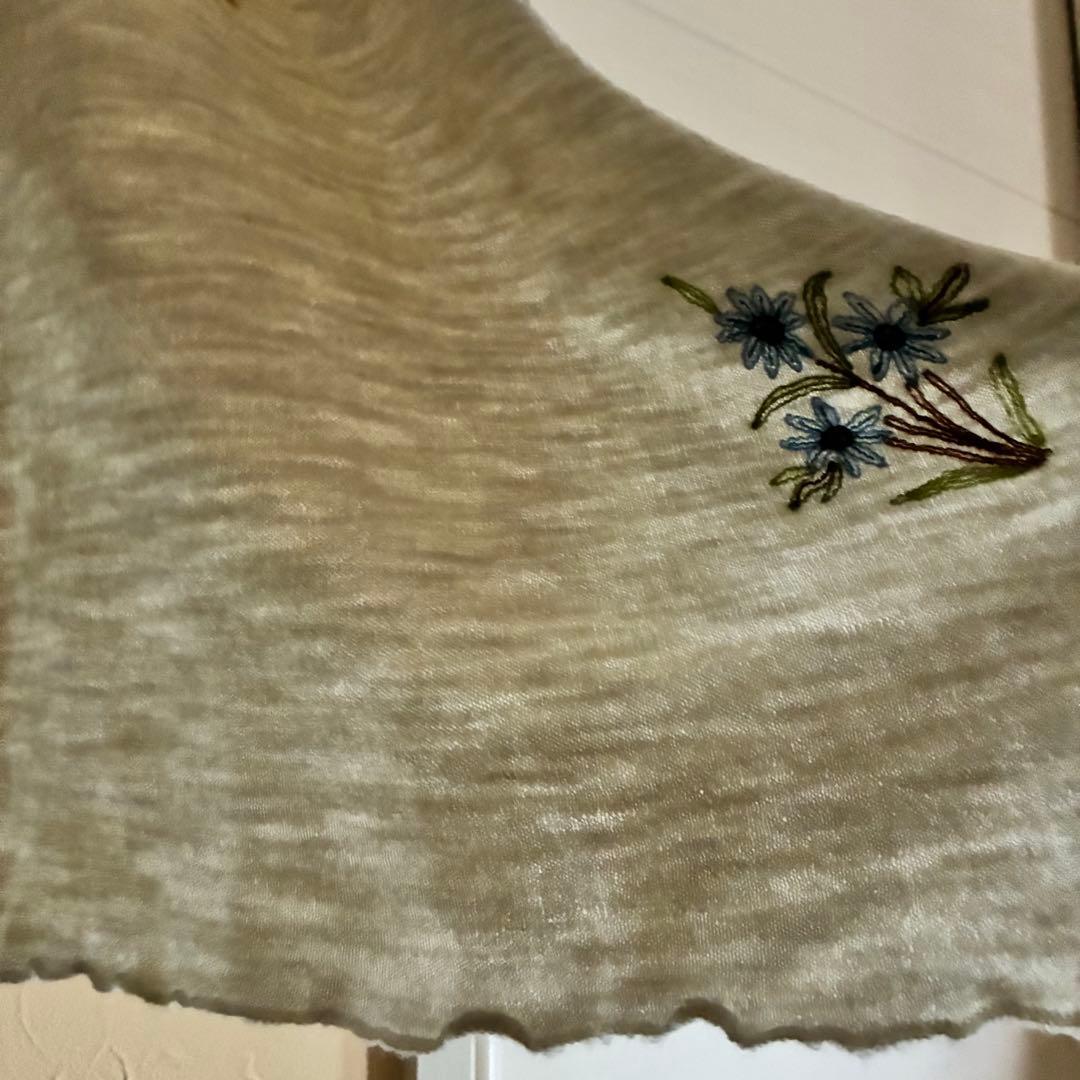 45R★刺繍が素敵なニットマフラー