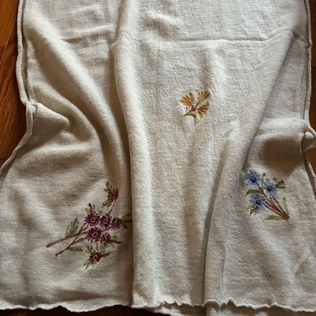 45R★刺繍が素敵なニットマフラー