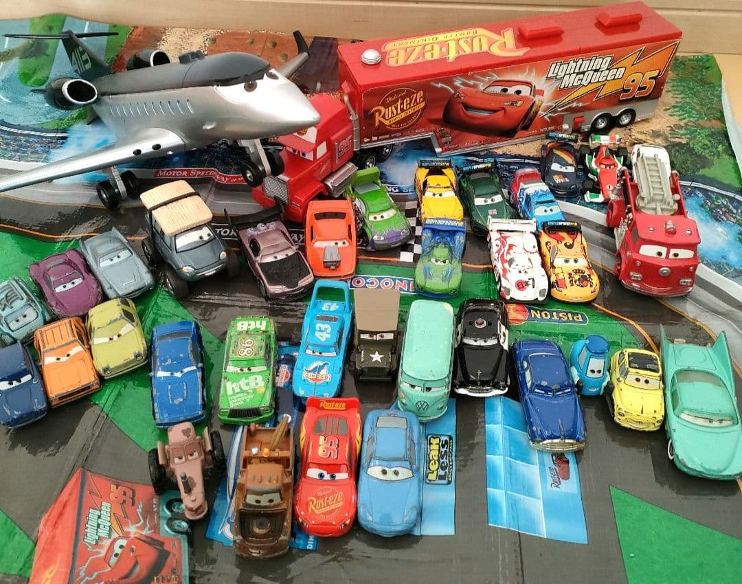 カーズ　ミニカー　トミカ　マテル　まとめ売り　廃版　レア車多め