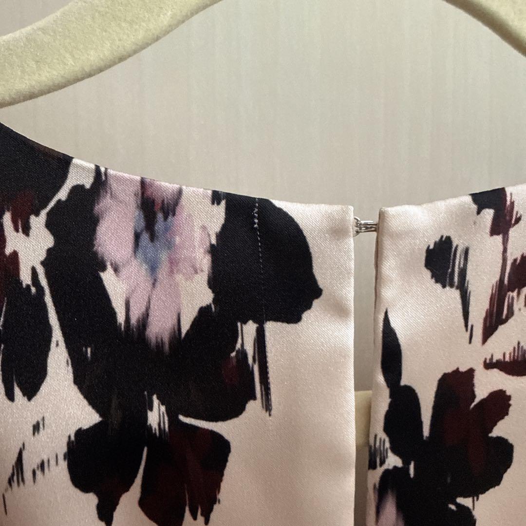 ワンピース Herlipto Muse Floral Cut-Out Dress