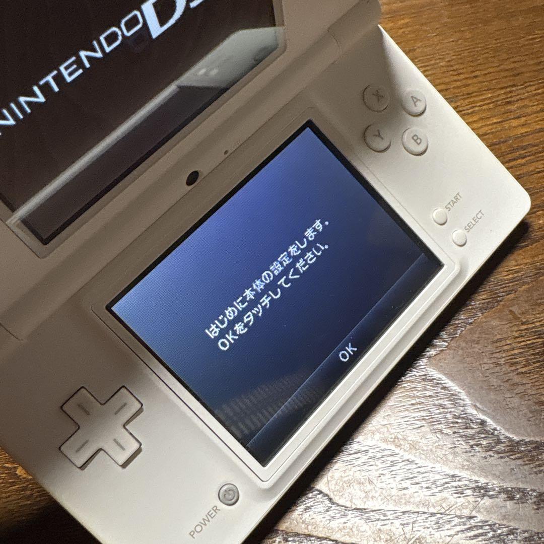 ニンテンドーDSi ホワイト ほぼ未使用
