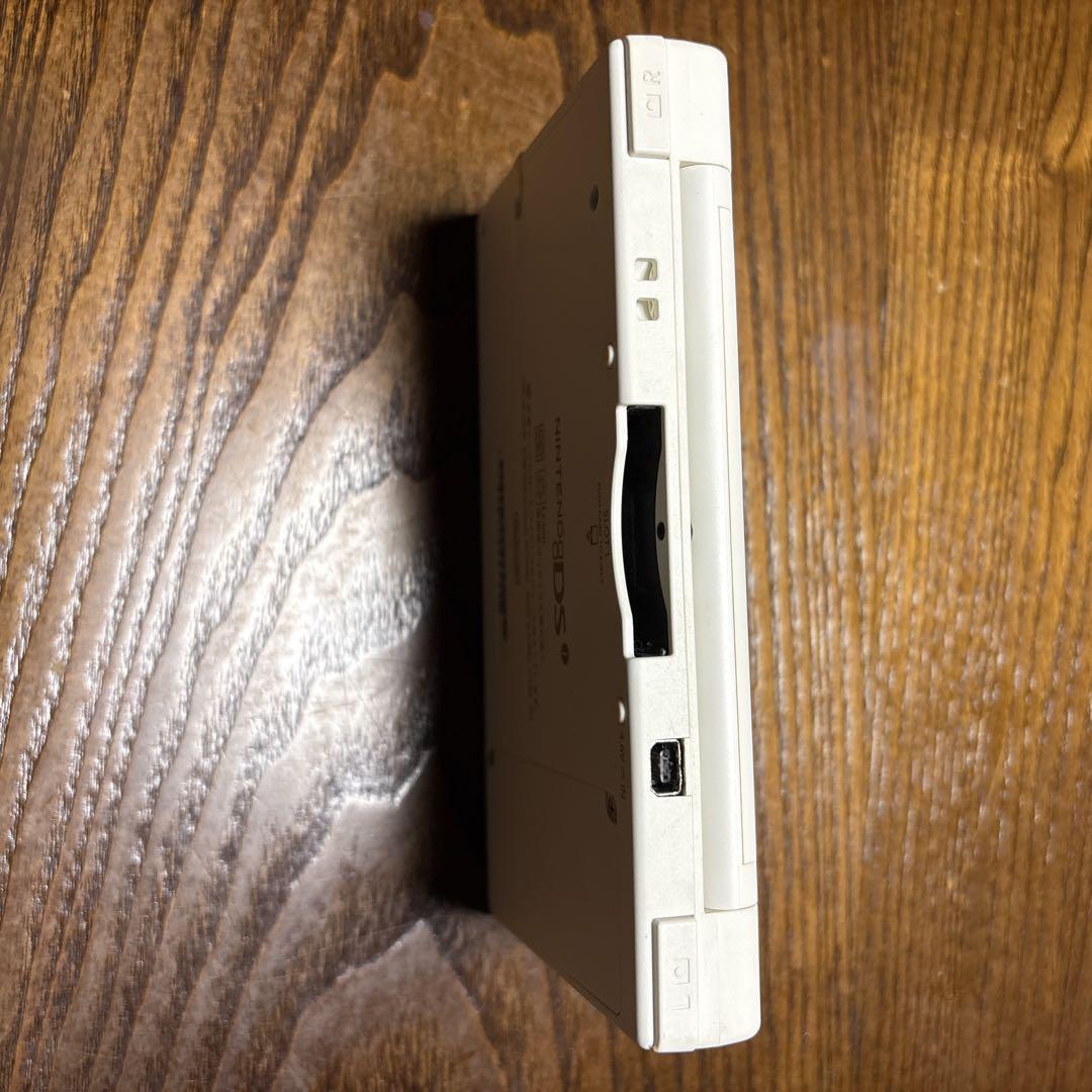 ニンテンドーDSi ホワイト ほぼ未使用