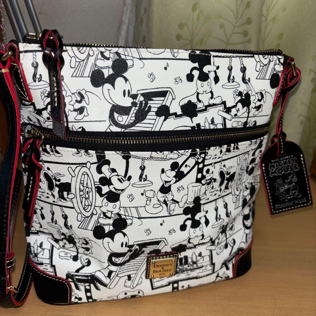 新品　海外ディズニー　蒸気船ウィリーショルダーバッグ