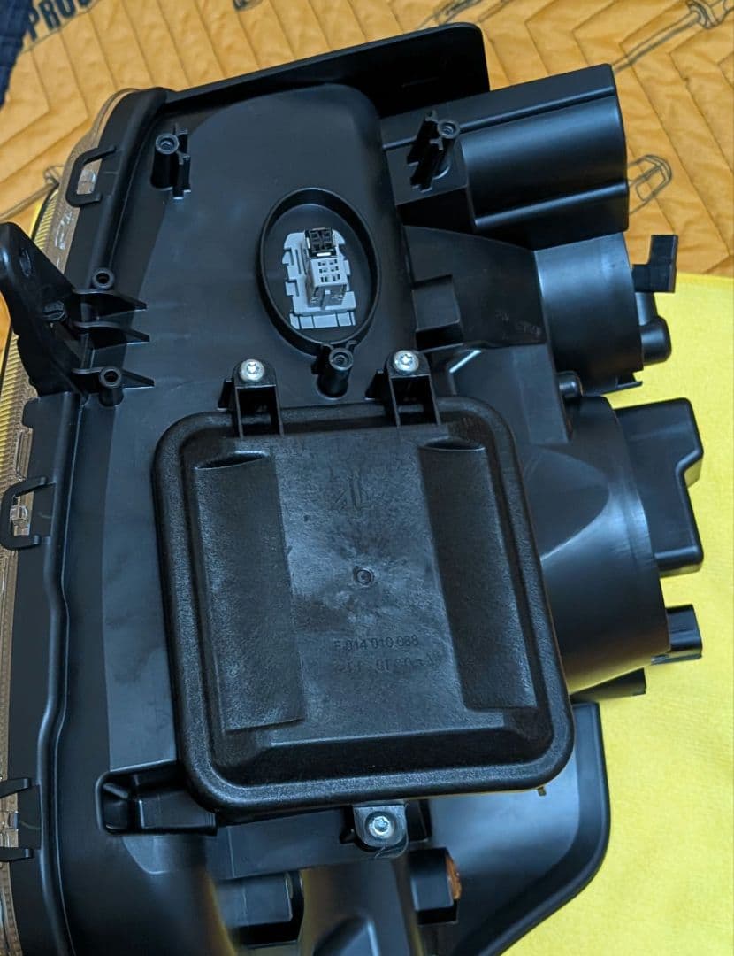 DA17V右ヘッドライト・新車取り外し（ステー補修有）