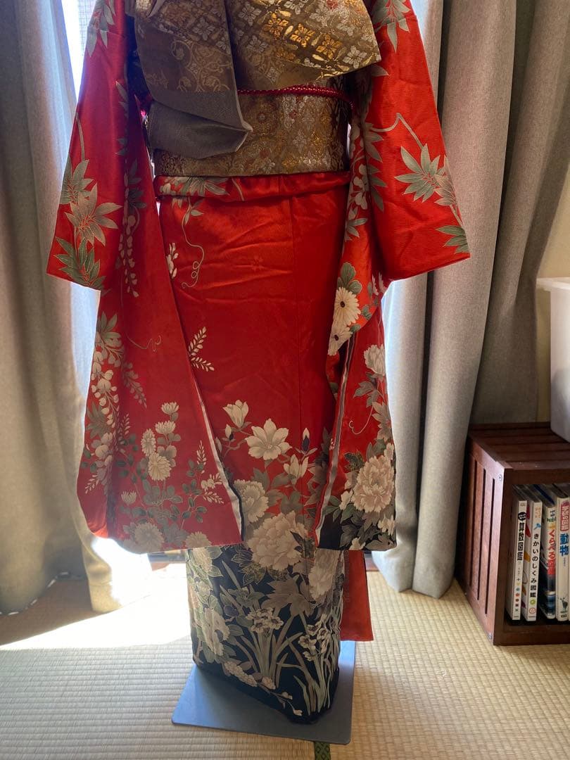 振袖 赤と黒 花柄　振袖&帯&帯揚げ&帯締め4点セット成人式　結婚式　卒業式