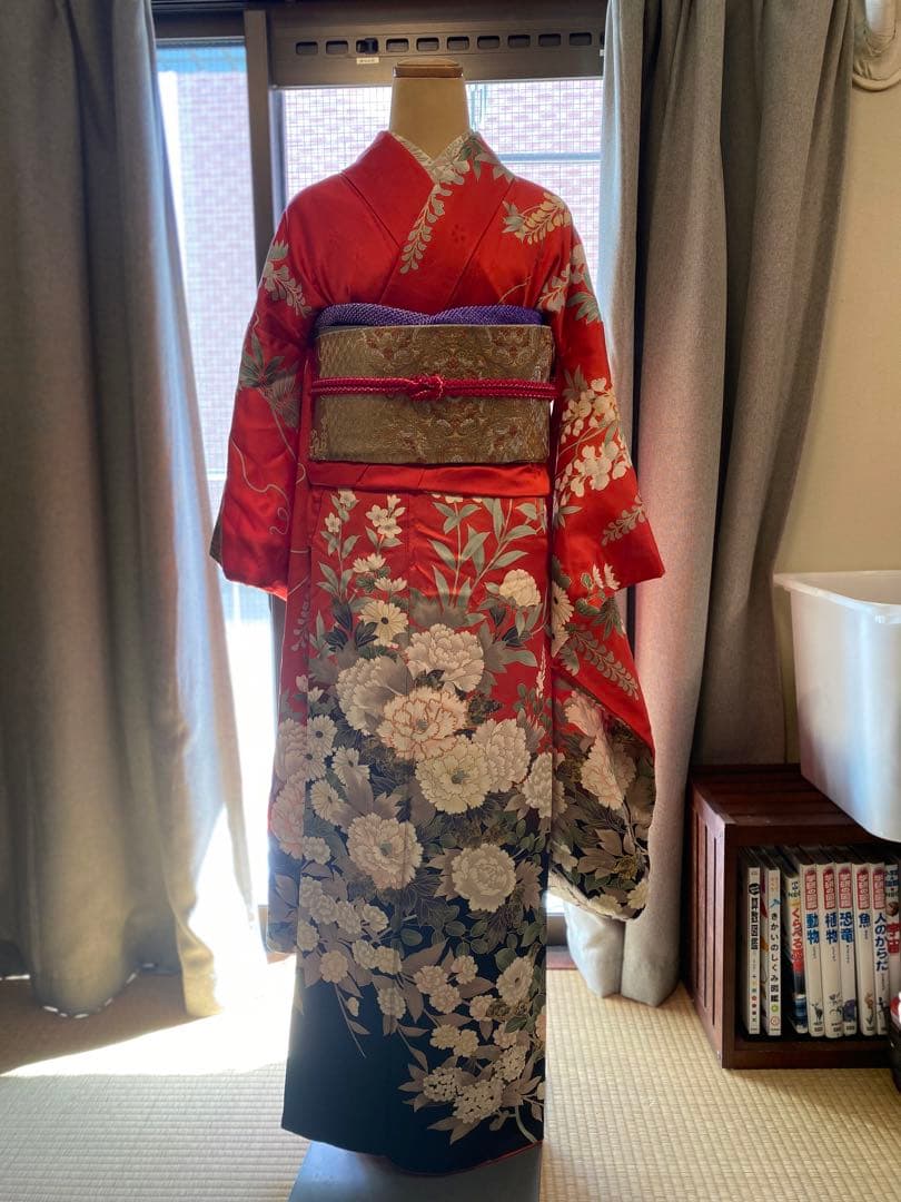 振袖 赤と黒 花柄　振袖&帯&帯揚げ&帯締め4点セット成人式　結婚式　卒業式