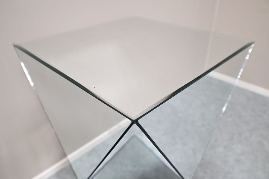 【極美品】KARE カレ ラグジュアリートライアングル32×32 サイドテーブル