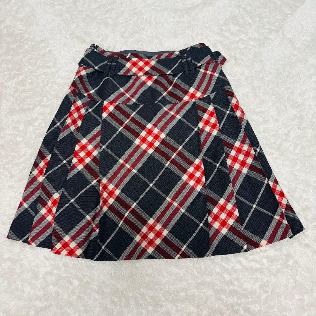 極美品 バーバリーブルーレーベル プリーツ スカート ロゴ刻印 ベルト チェック