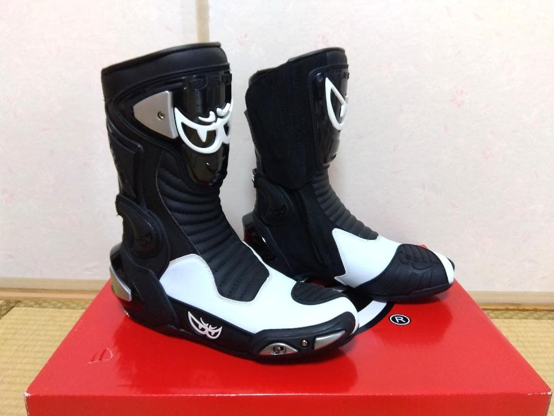 BERIK ベリック レーシングブーツ ブラック/ホワイト サイズ44