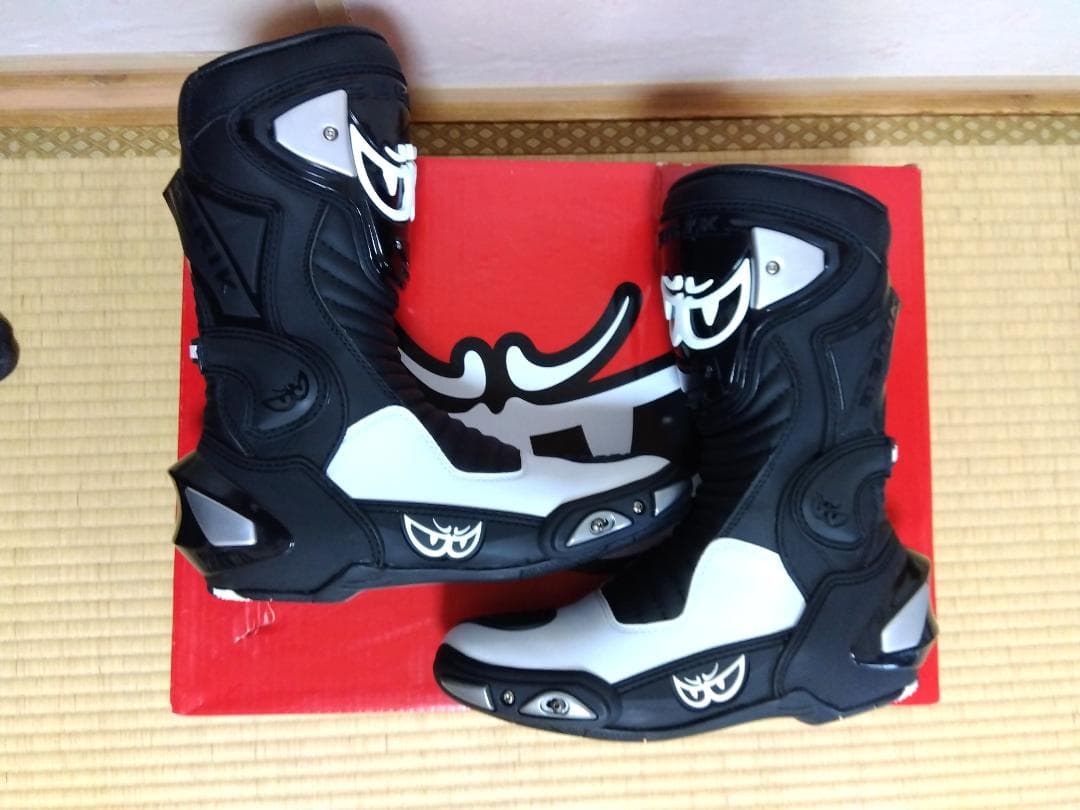 BERIK ベリック レーシングブーツ ブラック/ホワイト サイズ44